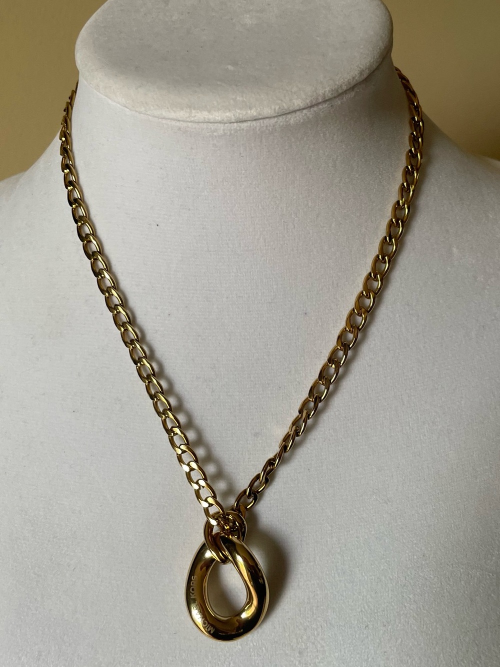 “Michael Kors” Gold-Tone Necklace. Pendant & Chain.
⭐️Sale!